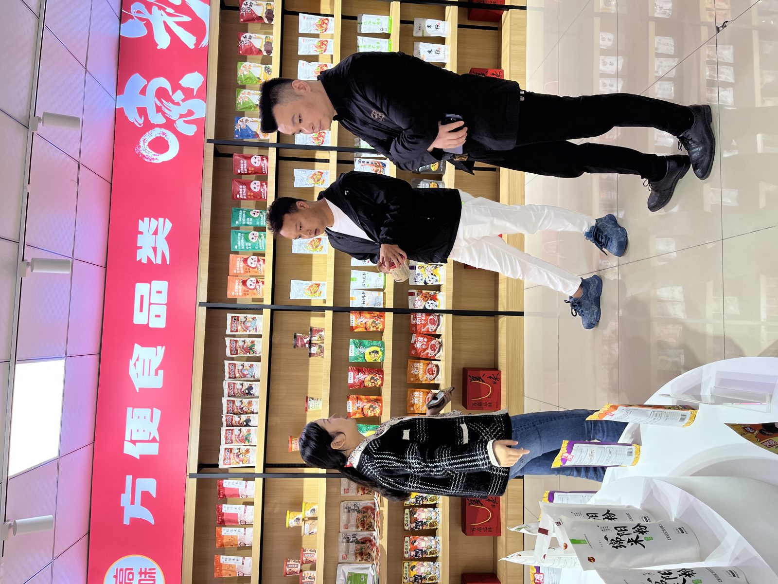 刘总一行就“绵阳米粉贴牌”事宜到厂考察—确定合作意向 刘总一行就“绵阳米粉贴牌”事宜到厂考察—确定合作意向项目图